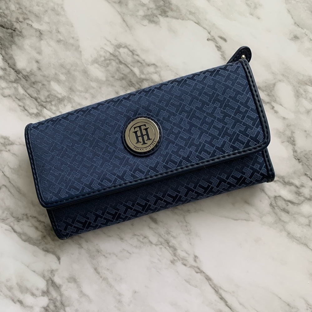 TOMMY HILFIGER navy monogram clutch wallet NEW